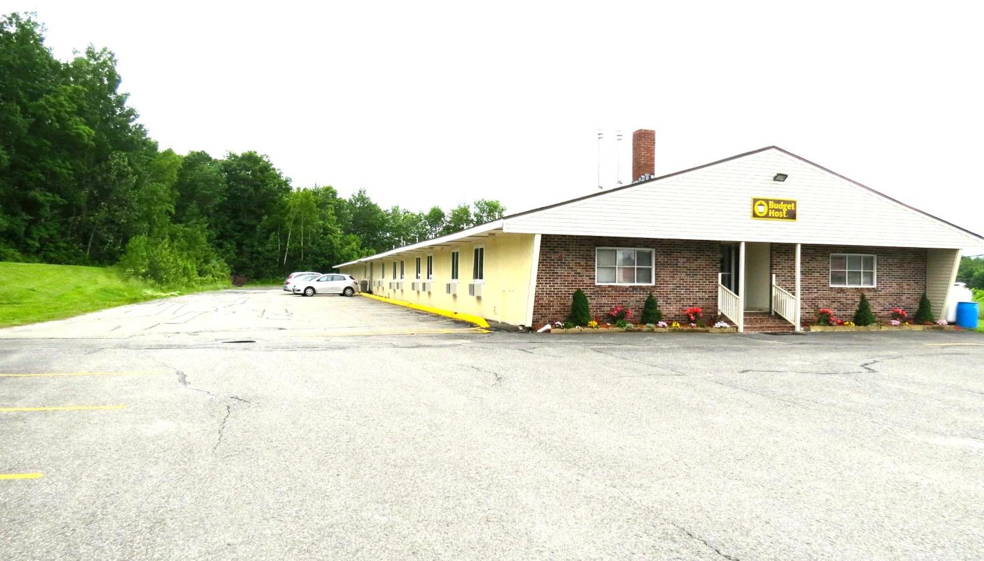 Budget Host Airport Inn Waterville Exterior photo