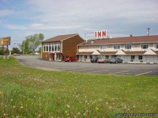 Budget Host Airport Inn Waterville Exterior photo